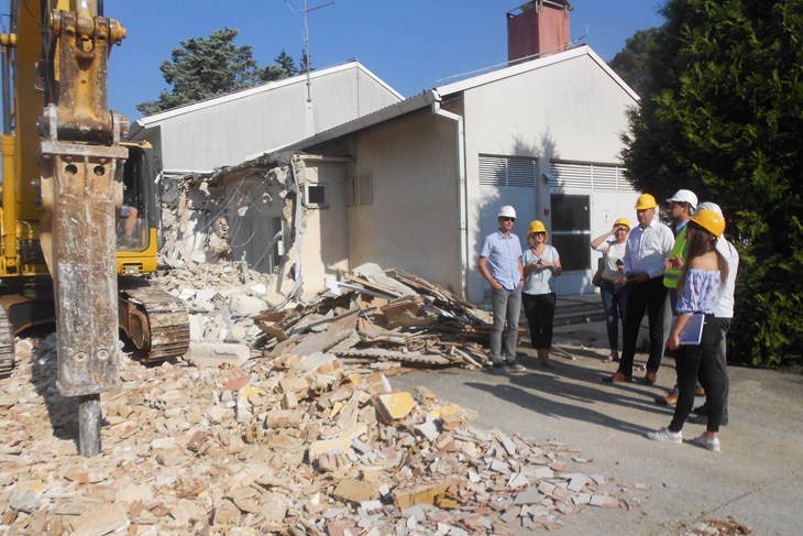 Pazinski gradonačelnik Renato Krulčić sa suradnicima u obilasku gradilišta vrtića